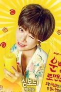 沈?qū)毮? /><p>沈?qū)毮?演員：黃正音</p>26歲，屬羊，程序員兼企劃兼營銷兼其他雜務(wù)。長相干凈而端莊，有人情味又溫柔。認(rèn)為自己總是攜帶厄運，卻依舊積極生活的超樂觀主義女子。工作能力非常強，計算機(jī)系四年一等獎學(xué)金獲得者，ZEZE公司第一期公開招聘時唯一破解了bug的人。后來卻入職了“鴻運軟件”。什么都不缺的她唯獨有一點不足，那就是——迷信。</li><li><img src=