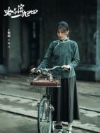 謝月（王鶴潤飾演）
