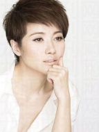 秦木蘭（顏丙燕飾演）