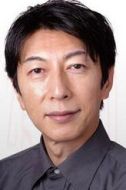 向?qū)? /><p>向?qū)?演員：筱井英介</p>總是用奇特的方法給參加游戲的人發(fā)出邀請(qǐng)函，神出鬼沒(méi)的神秘人物，傳說(shuō)他是被本間雇來(lái)的偵探，還要負(fù)責(zé)接送神山，就像管家一樣。</li><li><img src=